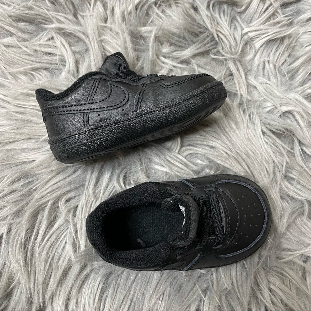 Black Nike baby sneakers